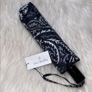 NWT Vera Bradley Umbrella in Paisley Noir